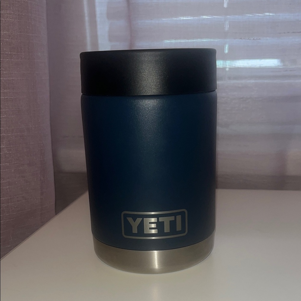 YETI Navy Drink Holder with Black Lid